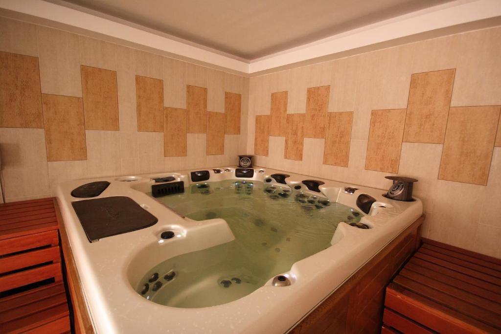 Panorama Wellness Apartman Hotel Hajdúszoboszló Eksteriør bilde
